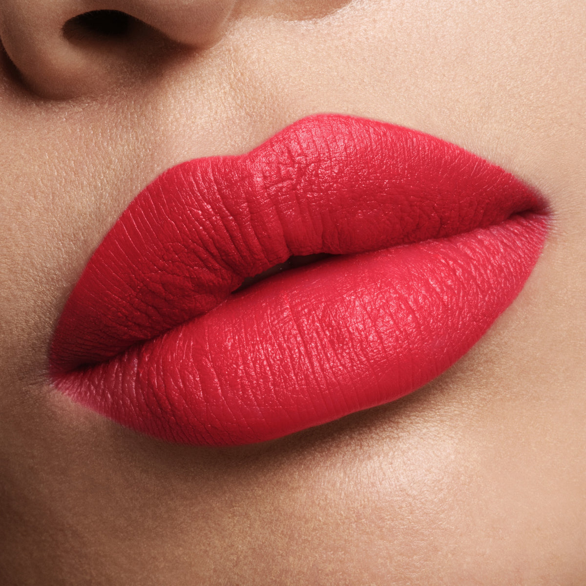 Fucking Fabulous Lip Color, 3.2 g, F9 Red, F9, Model, light